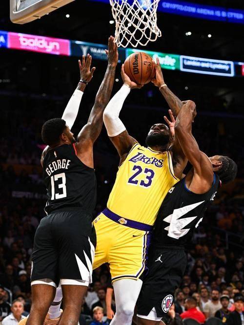 快船客场击败尼克斯,豪取三连胜! 快船客场击败尼克斯,豪取三连胜!