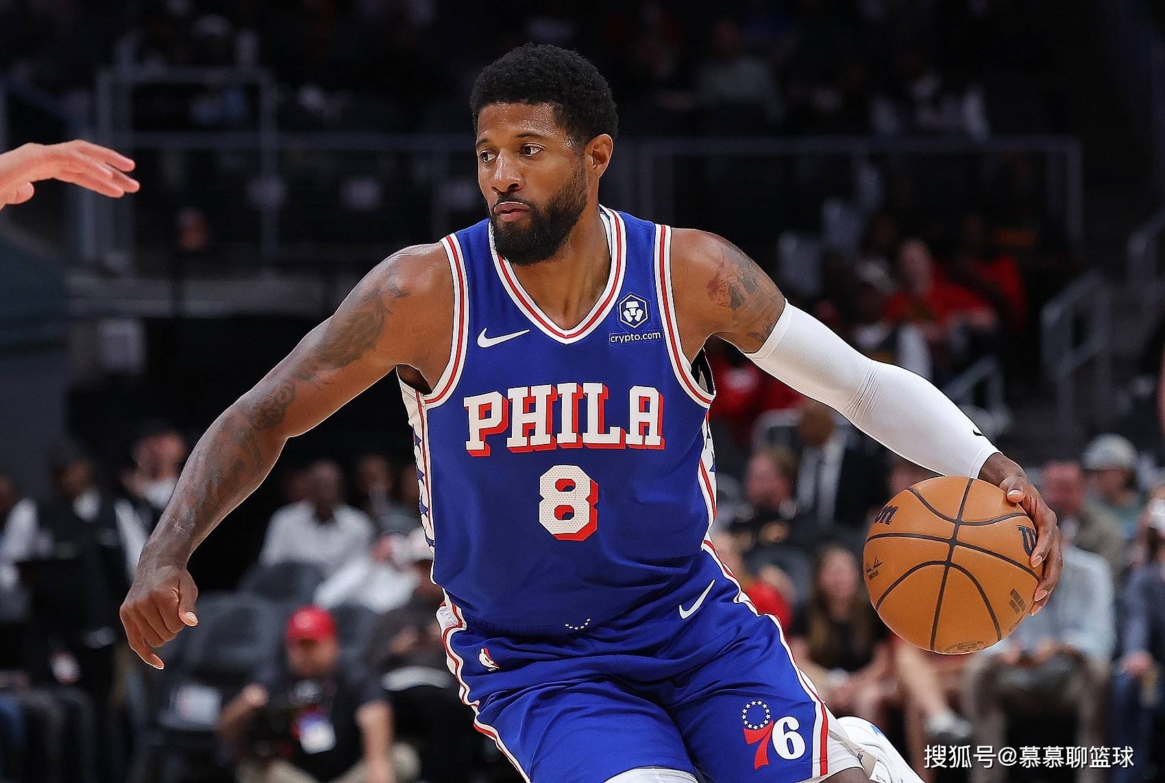 快船队主将乔治在比赛中发挥出色,率队取得胜利 快船队主将乔治在比赛中发挥出色,率队取得胜利