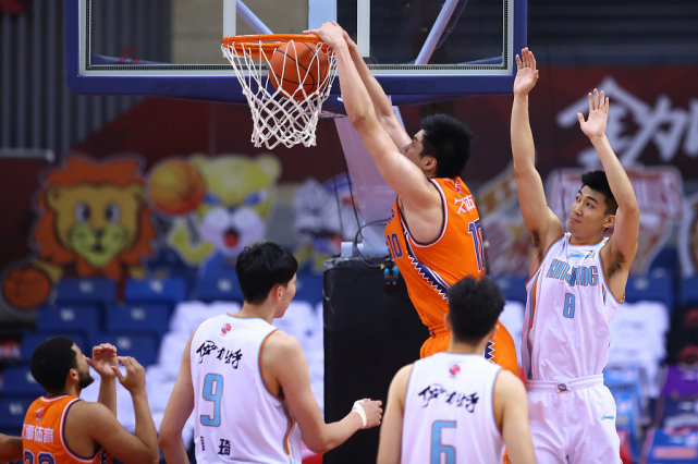 里昂领队赛后表示新援表现出色,球队士气正高 里昂领队赛后表示新援表现出色,球队士气正高