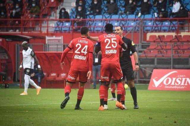 弗赖堡近期状态神勇，连胜三场赢得赞誉