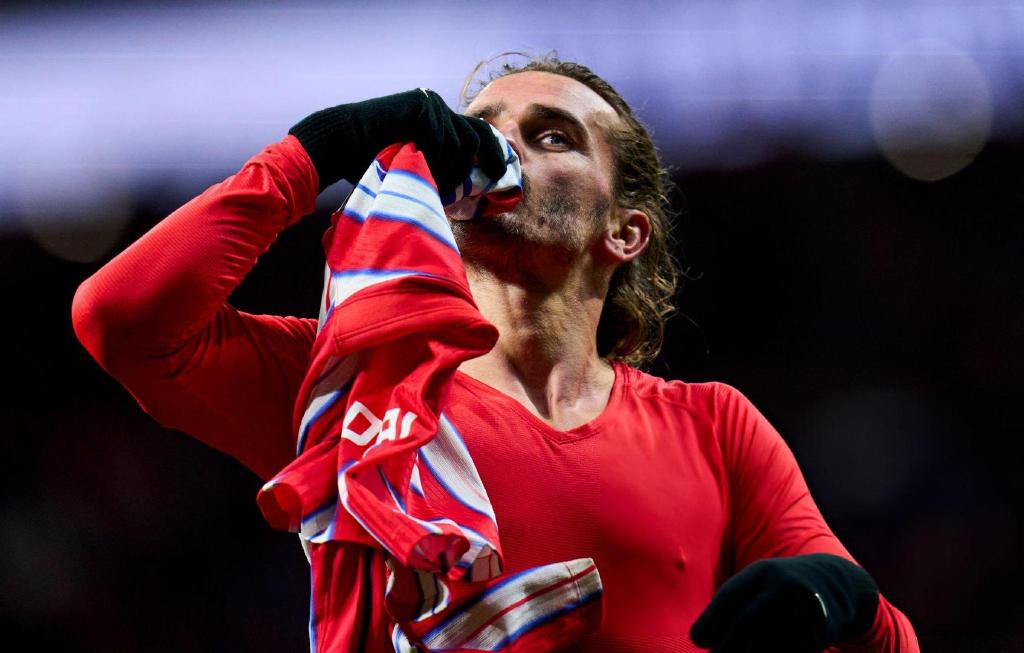 秘鲁球员梅开二度,率队取得胜利 秘鲁球员梅开二度,率队取得胜利