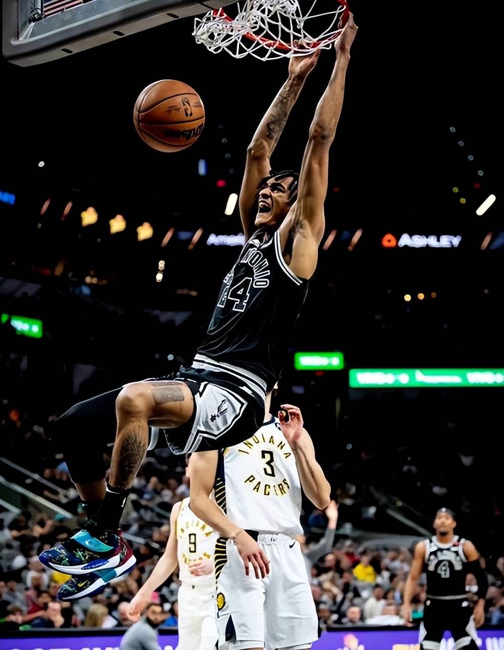 球员在比赛中面对压力保持冷静 球员在比赛中面对压力保持冷静