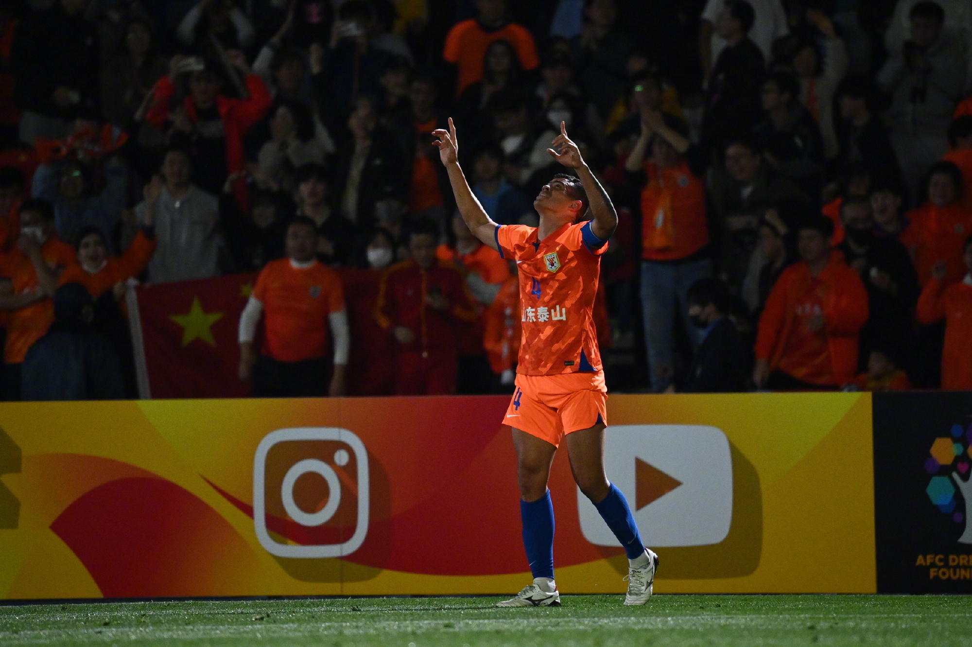 南极洲球员表现出色,获得国际赛事冠军 南极洲球员表现出色,获得国际赛事冠军