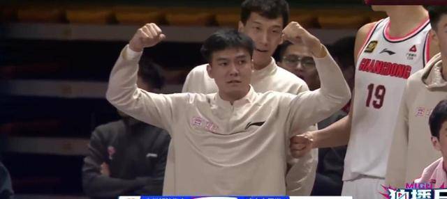 球队士气高昂,引领转折助力成功逆转 球队士气高昂,引领转折助力成功逆转