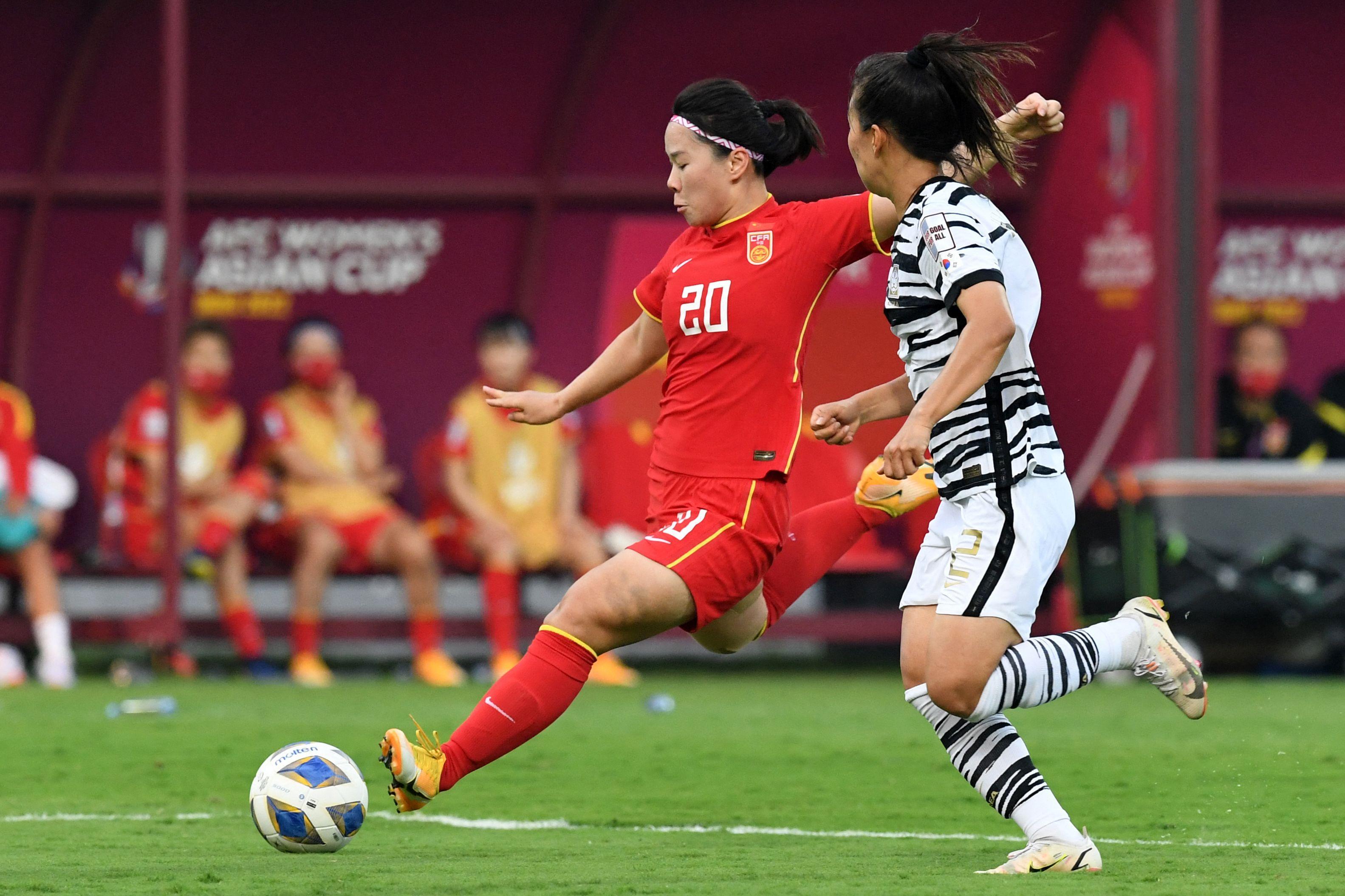 亚洲女足选手在比赛中表现出色