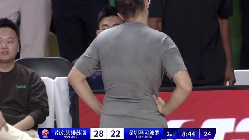 比赛中情绪激动,裁判需多次制止 比赛中情绪激动,裁判需多次制止