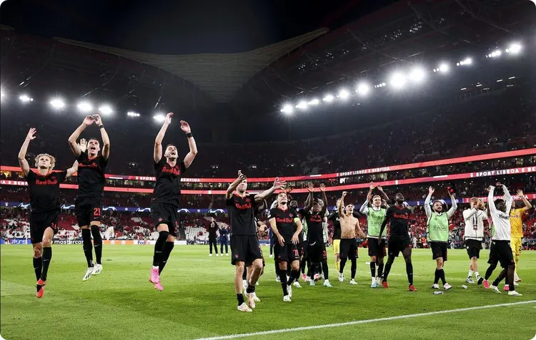 抢眼防守技术,助力球队赢下比赛! 抢眼防守技术,助力球队赢下比赛!