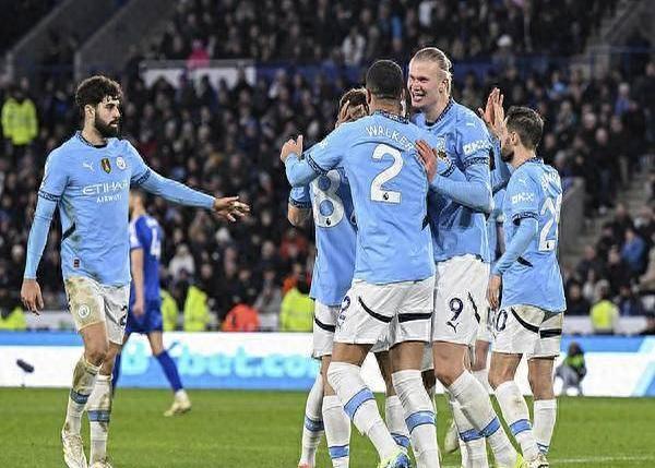 曼城中场组织能力突出,球队整体攻防协调一致 曼城中场组织能力突出,球队整体攻防协调一致