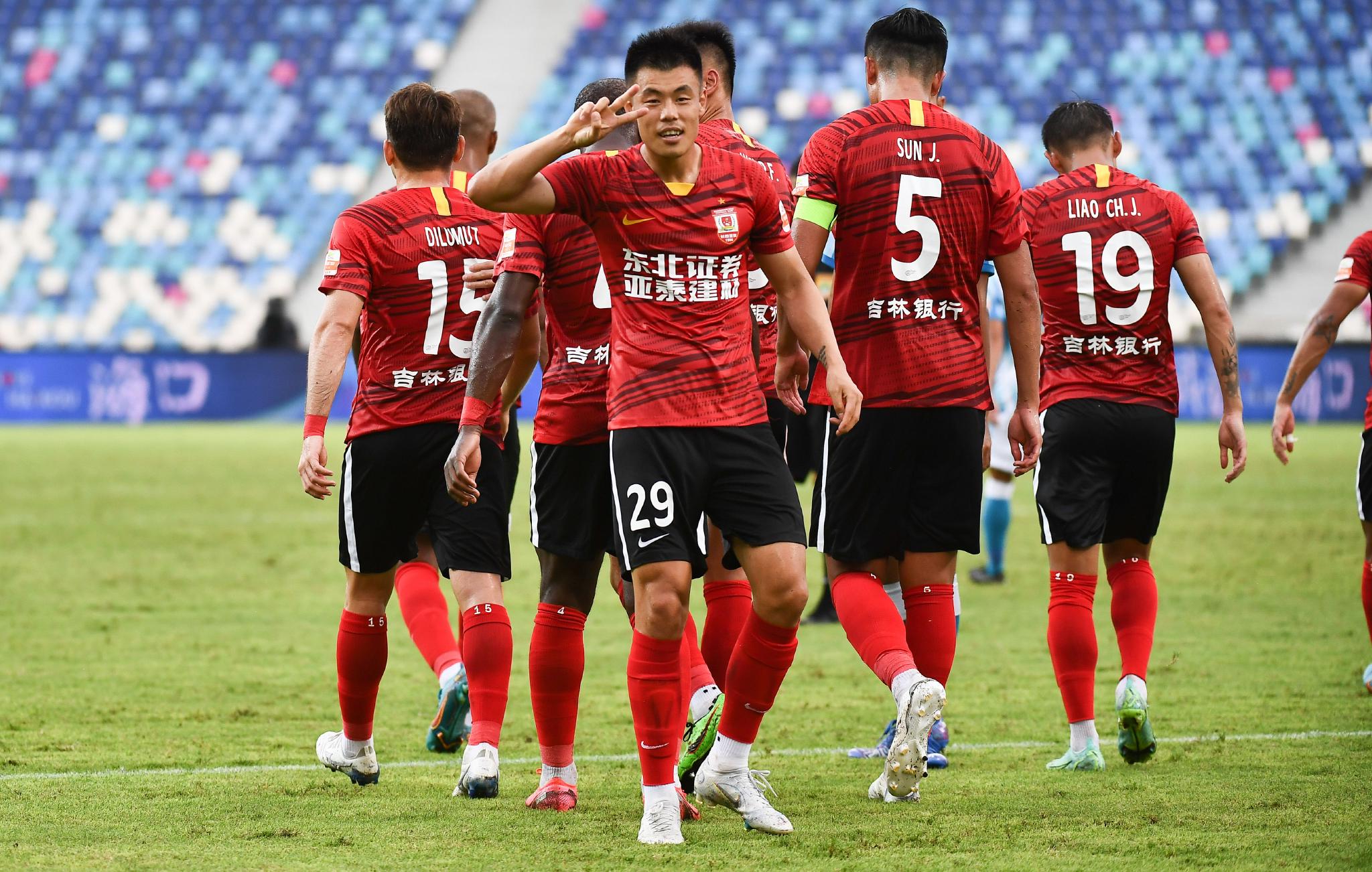 长春亚泰取得关键胜利,实力逐渐崛起 长春亚泰取得关键胜利,实力逐渐崛起