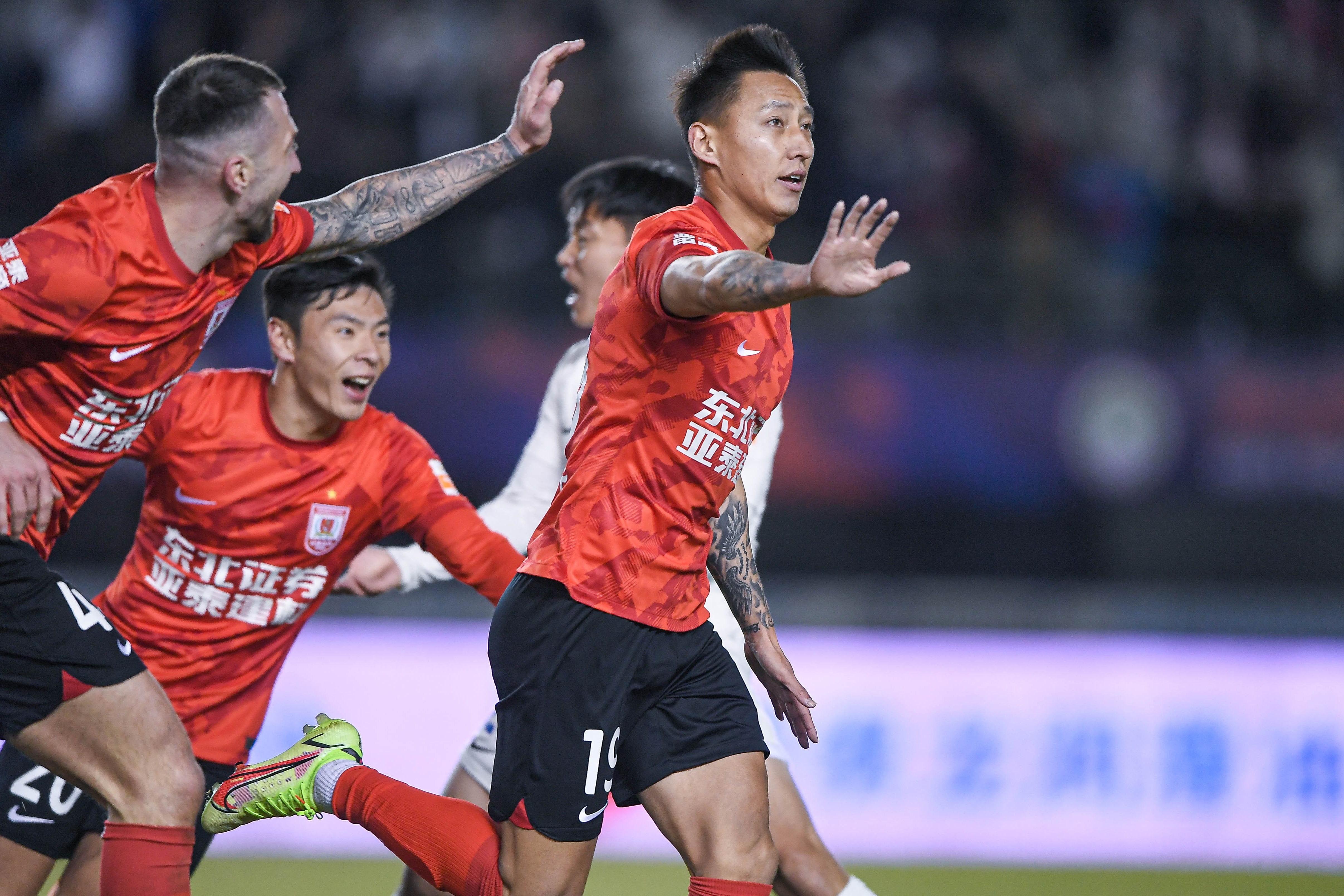 长春亚泰取得关键胜利,实力逐渐崛起 长春亚泰取得关键胜利,实力逐渐崛起