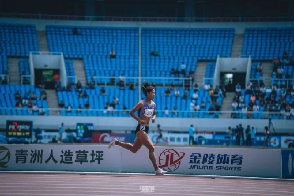 哈萨克斯坦田径队引爆赛场,斩获第一 哈萨克斯坦田径队引爆赛场,斩获第一