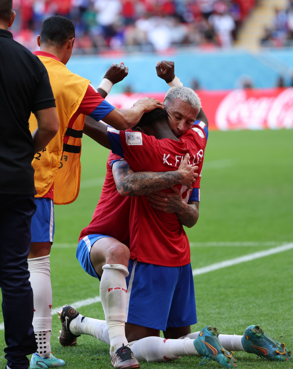 足球场面：哥斯达黎加队勇夺胜利