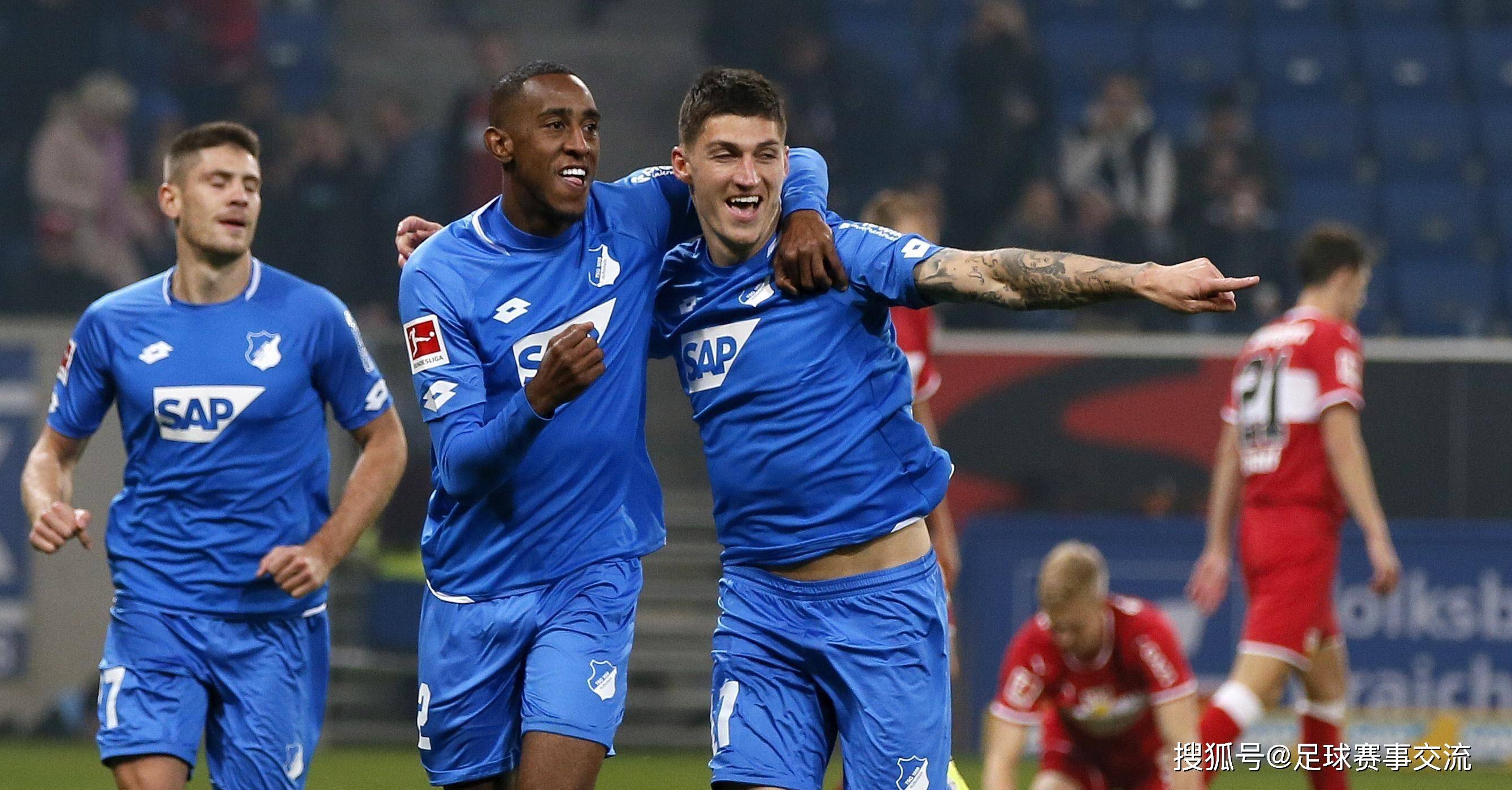 沙尔克04主场击败对手，球队士气高涨守住了主场优势