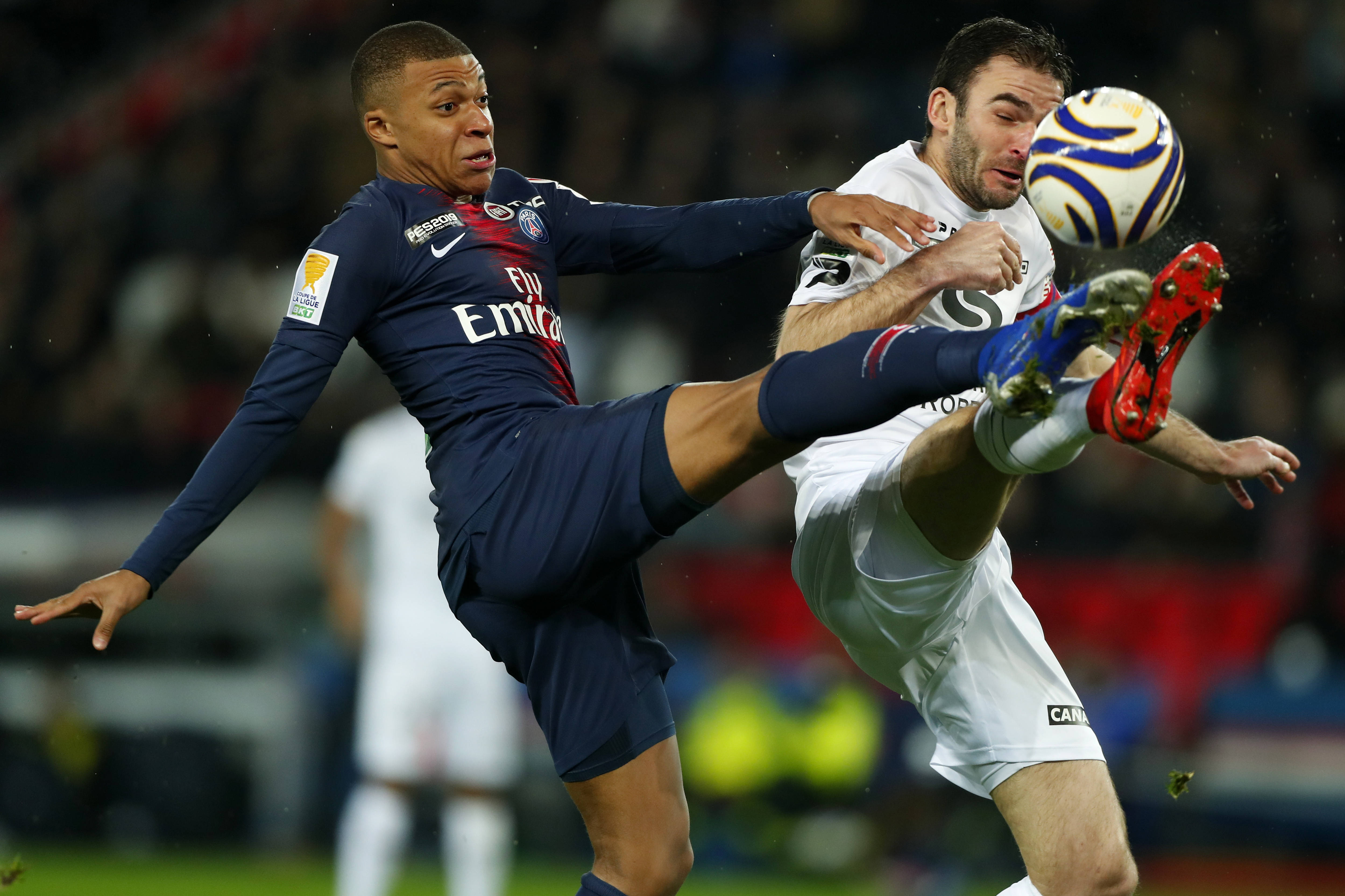 巴黎圣日耳曼主场大胜,士气高涨 巴黎圣日耳曼主场大胜,士气高涨