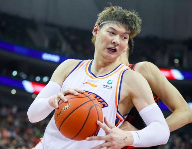 王哲林受伤归队,广东队轻取山东晋级总决赛 王哲林受伤归队,广东队轻取山东晋级总决赛