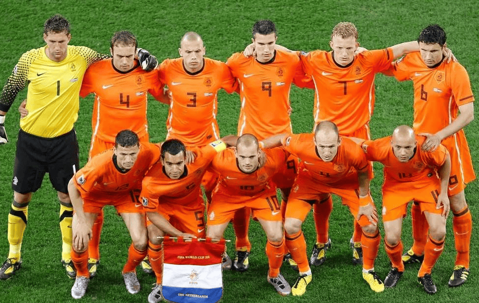 荷兰国家队奋起反击,赢得欧预赛比赛 荷兰国家队奋起反击,赢得欧预赛比赛