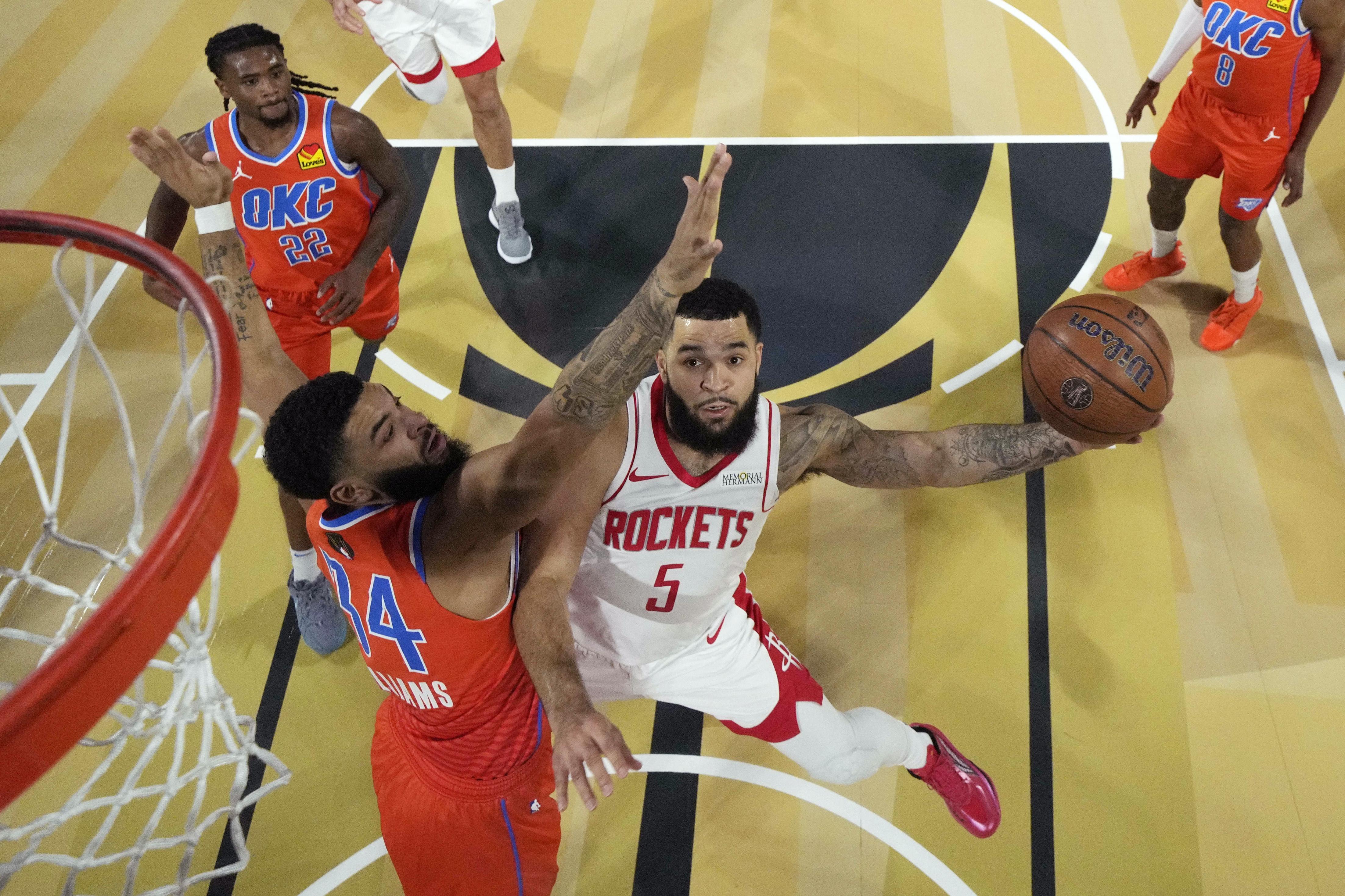 雷霆球员全力以赴,力争在下场比赛中展现自己的实力 雷霆球员全力以赴,力争在下场比赛中展现自己的实力