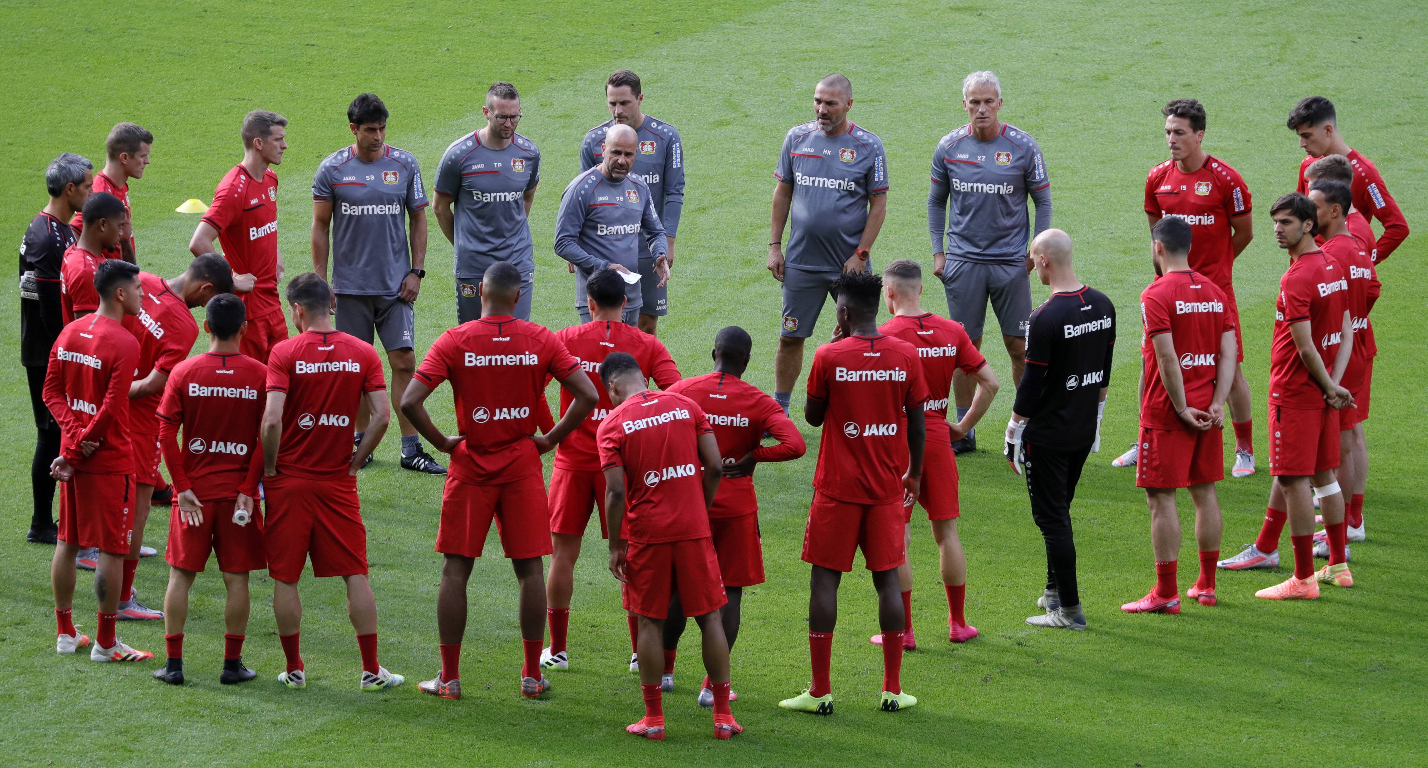 拼尽全力争夺胜利,各队士气高涨备战奖杯 拼尽全力争夺胜利,各队士气高涨备战奖杯