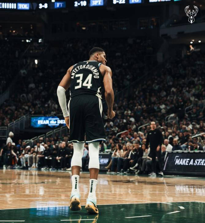 灰熊队主场封堵雄鹿,绝杀夺胜意外之喜出现 灰熊队主场封堵雄鹿,绝杀夺胜意外之喜出现