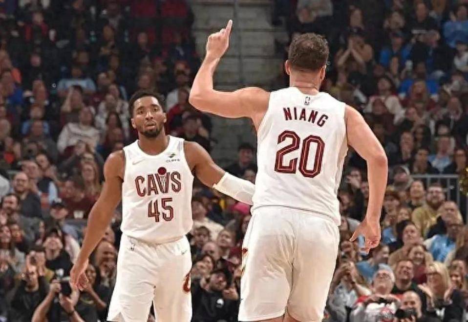 灰熊队主场封堵雄鹿,绝杀夺胜意外之喜出现 灰熊队主场封堵雄鹿,绝杀夺胜意外之喜出现