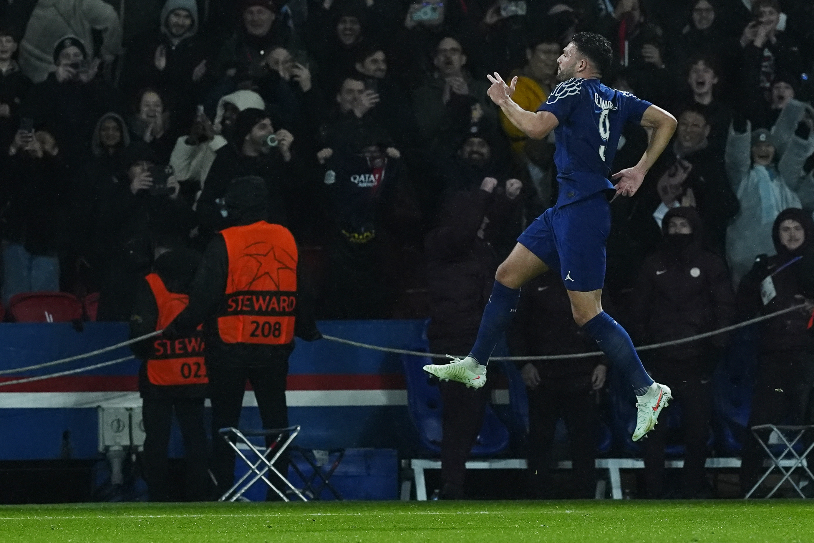 巴黎圣日耳曼击败曼联,晋级欧冠半决赛 巴黎圣日耳曼击败曼联,晋级欧冠半决赛