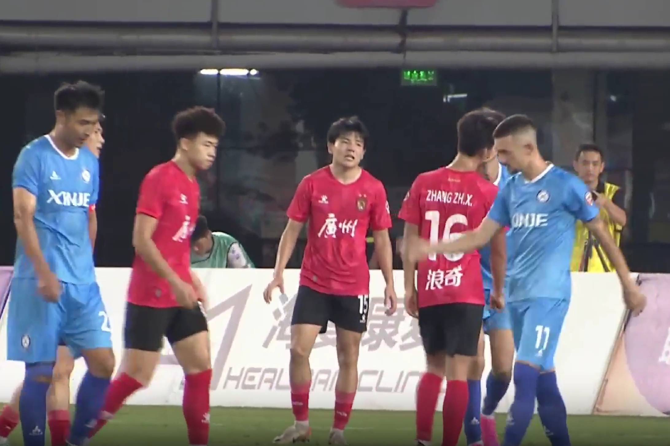 河北华夏幸福主场击败广州恒大,豪取连胜 河北华夏幸福主场击败广州恒大,豪取连胜