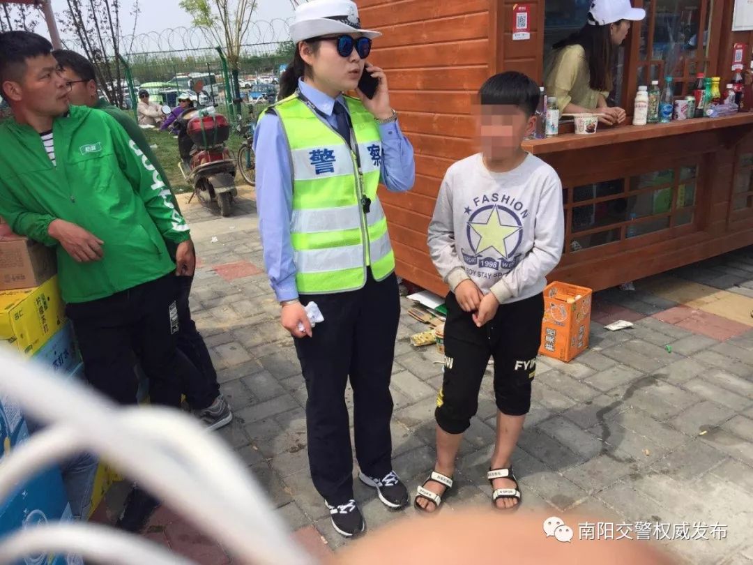 裁判公正执法备受点赞,判罚明快严格不让情绪左右 裁判公正执法备受点赞,判罚明快严格不让情绪左右