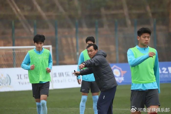 国内足球青训工作成果展示，培养年轻球员