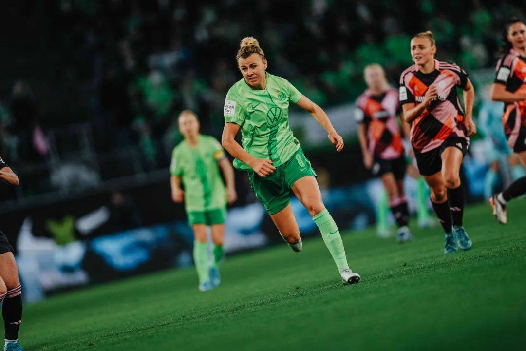 德国女足全力争胜,携手晋级! 德国女足全力争胜,携手晋级!