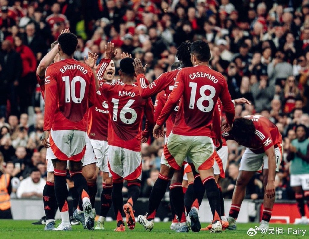 联赛陷入激烈争夺,球队拼尽全力争取胜利 联赛陷入激烈争夺,球队拼尽全力争取胜利