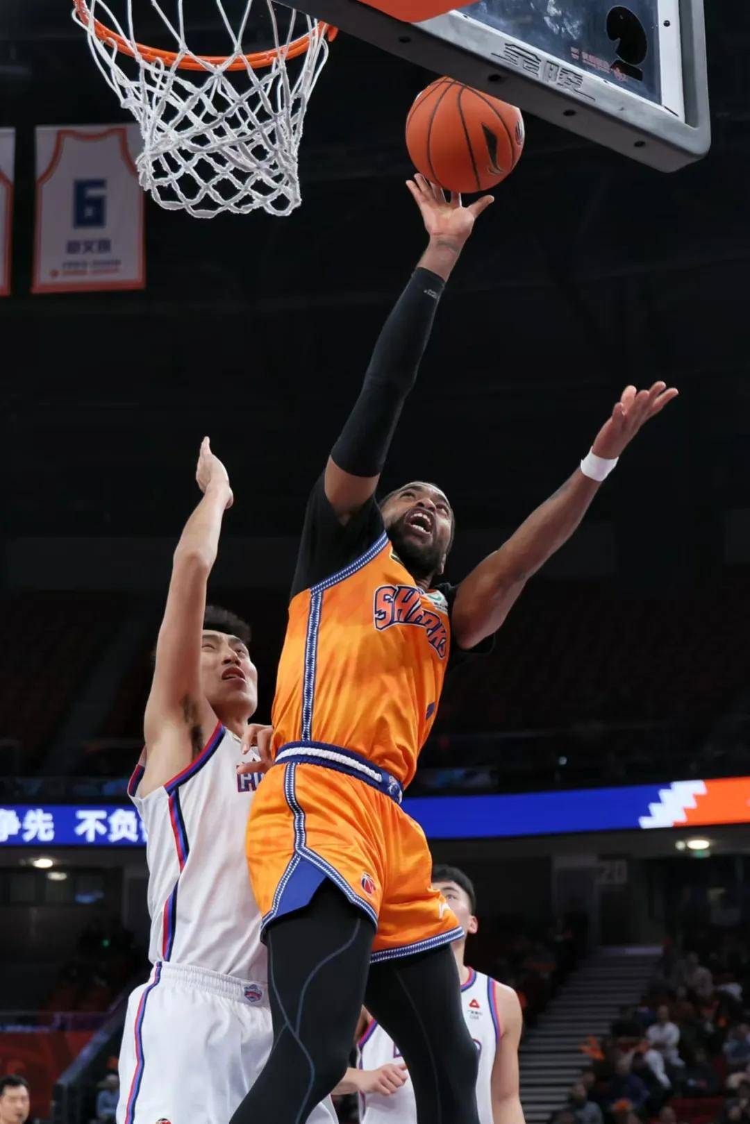 天津男篮士气不振，遭遇连败困境