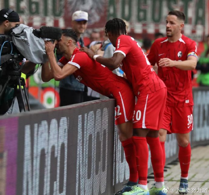 弗赖堡球员训练亮点频现，备战下一场比赛！