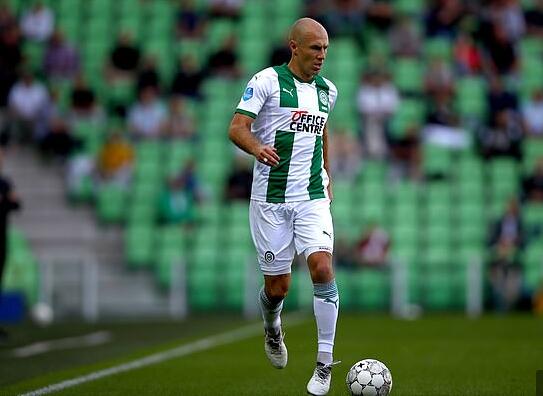 巴黎圣日耳曼前锋尼戈莱斯受伤离场 巴黎圣日耳曼前锋尼戈莱斯受伤离场