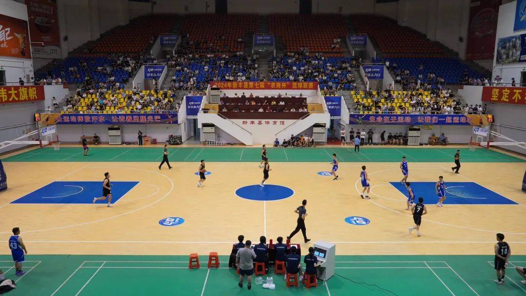 精彩的体育比赛，现场人气高涨