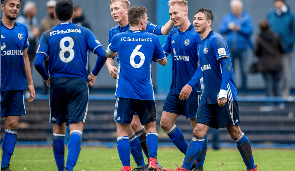 沙尔克04两连胜，雄踞积分榜榜首