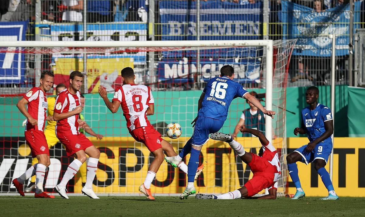 奥格斯堡主场战平勒沃库森,顽强防守保持不败 奥格斯堡主场战平勒沃库森,顽强防守保持不败