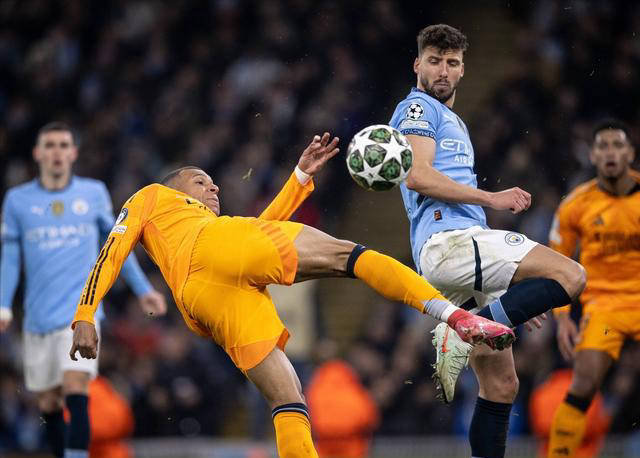 皇家马德里客场战胜那不勒斯,取得关键胜利 皇家马德里客场战胜那不勒斯,取得关键胜利