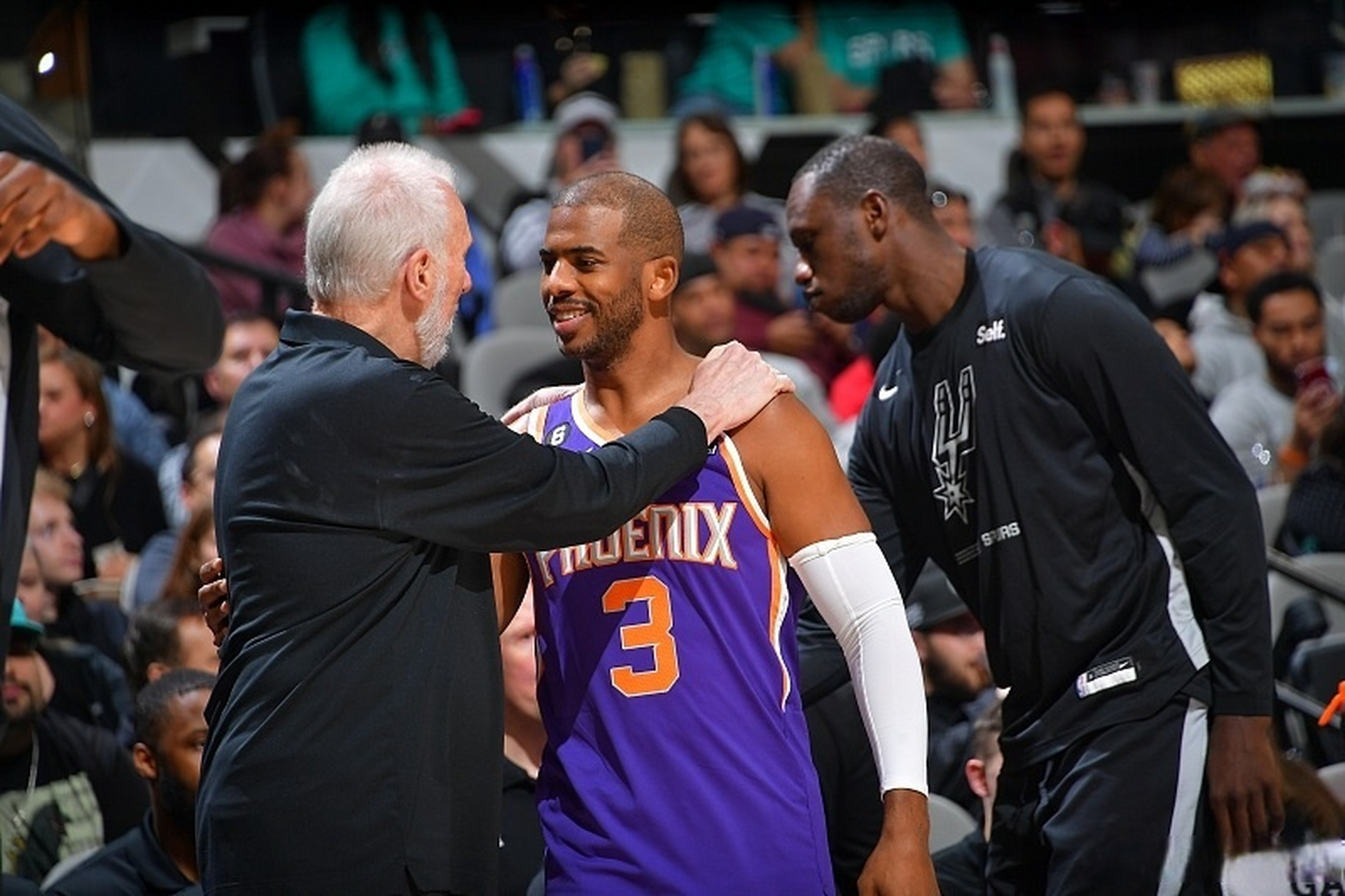 马刺老将突然宣布退役，球迷为他送别动容