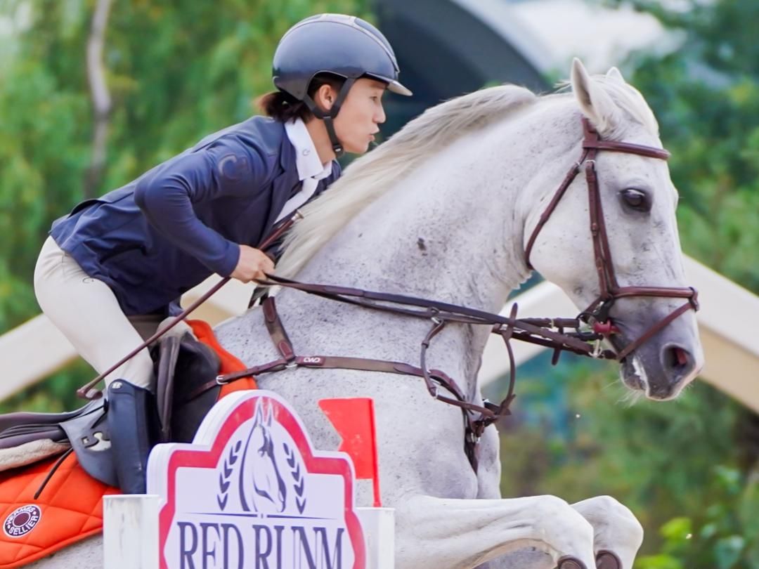 智利马术选手在障碍比赛中驾驭完美取胜 智利马术选手在障碍比赛中驾驭完美取胜