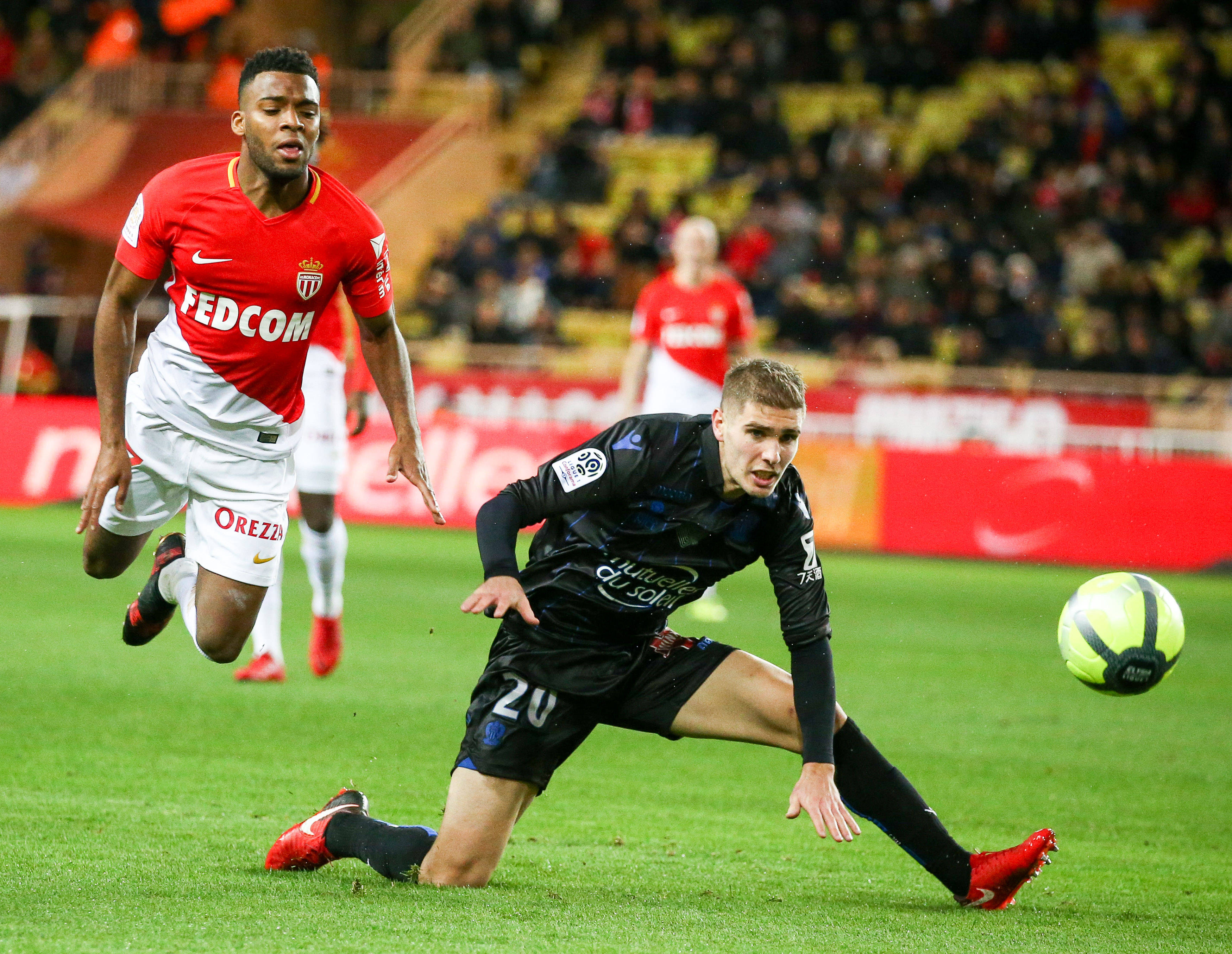 里尔在主场击败对手，继续稳定发挥