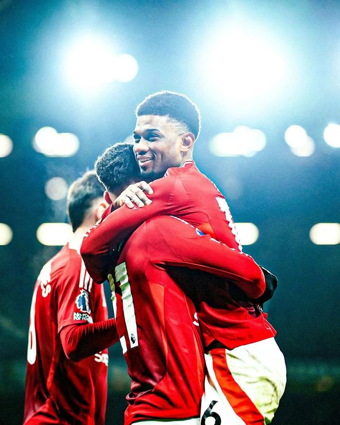 球星归来!卡瓦尼破门,曼联客场大胜客队 球星归来!卡瓦尼破门,曼联客场大胜客队