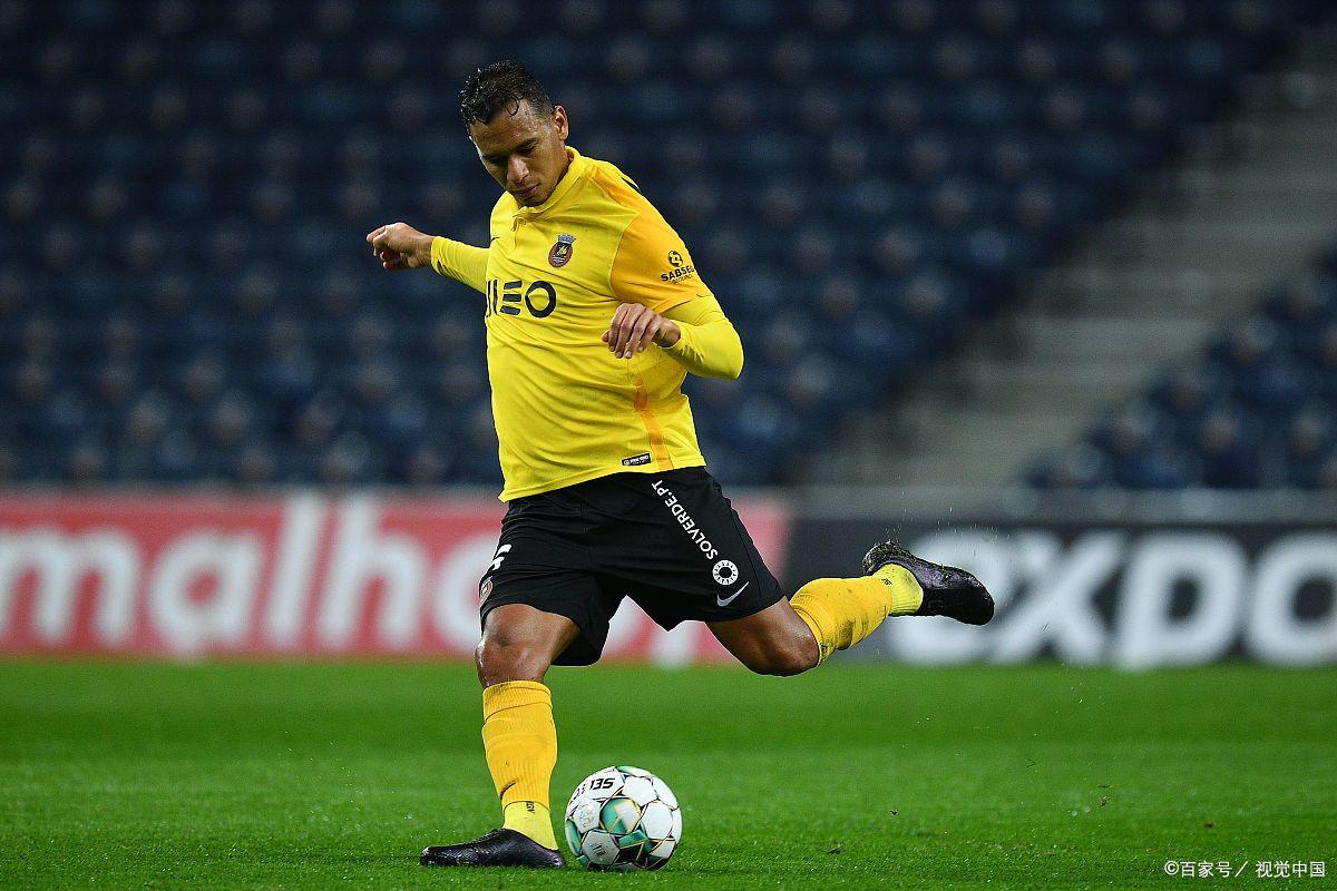 埃瓦尔门将神勇扑救,帮助球队保持不败 埃瓦尔门将神勇扑救,帮助球队保持不败