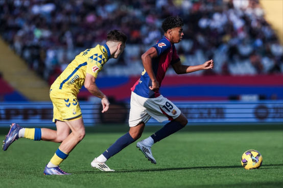 埃瓦尔门将神勇扑救,帮助球队保持不败 埃瓦尔门将神勇扑救,帮助球队保持不败