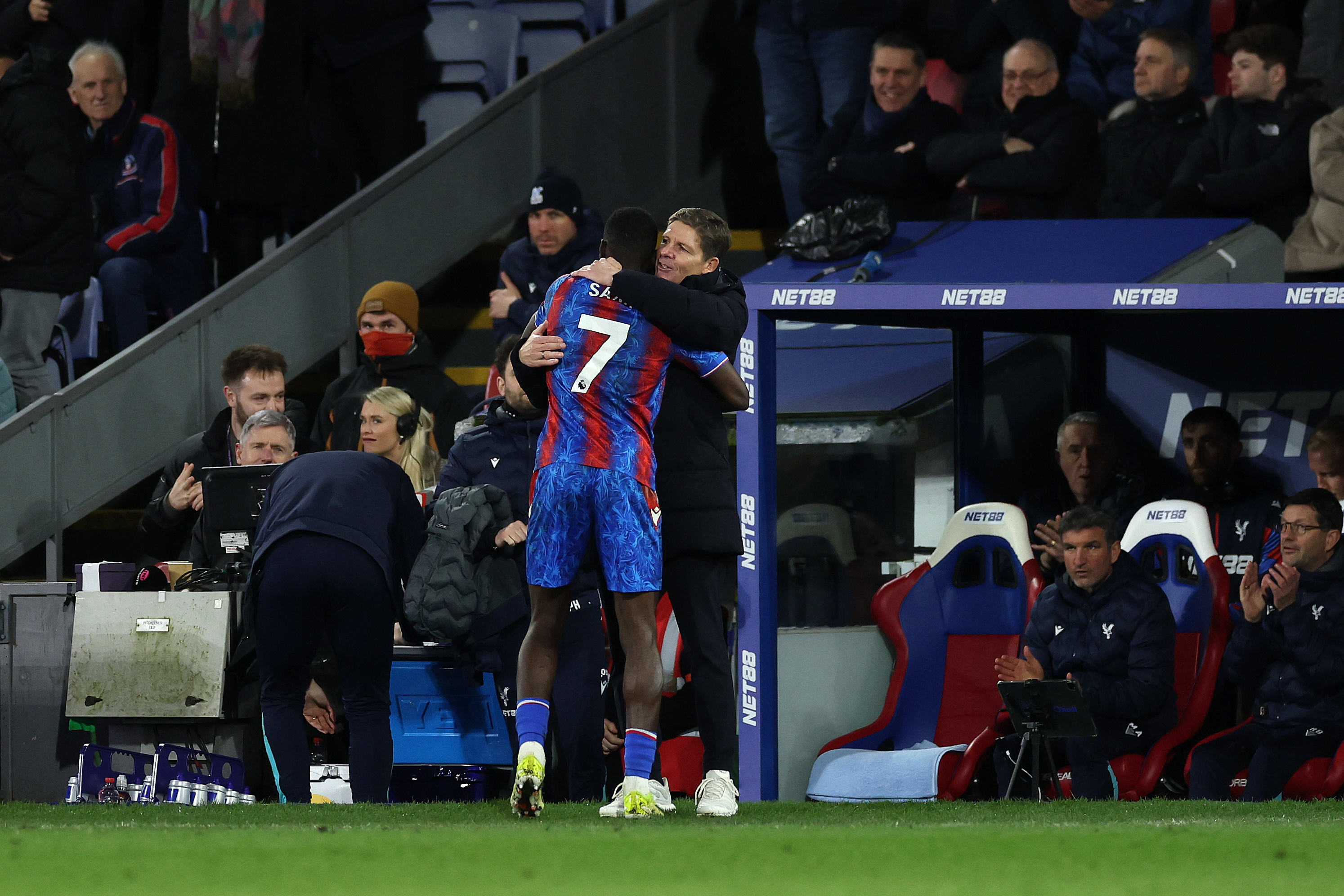 克罗托内客场大败，陷入降级泥潭