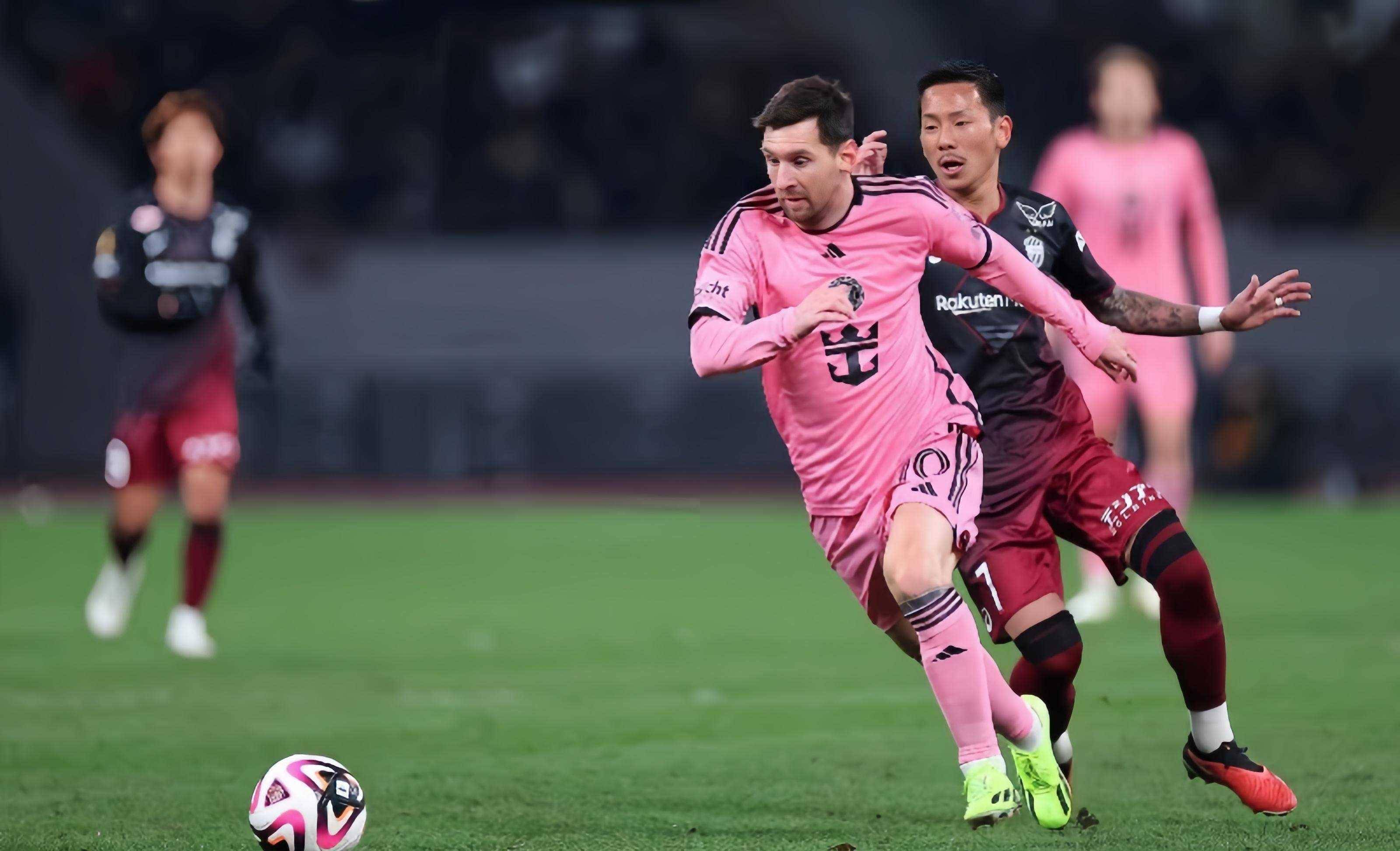 梅西连续进球，火力全开领跑射手榜