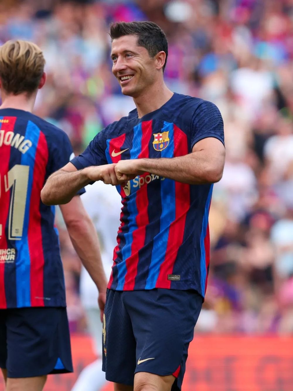 威廉希尔app-艾因霍芬队捍卫主场，晋级比赛