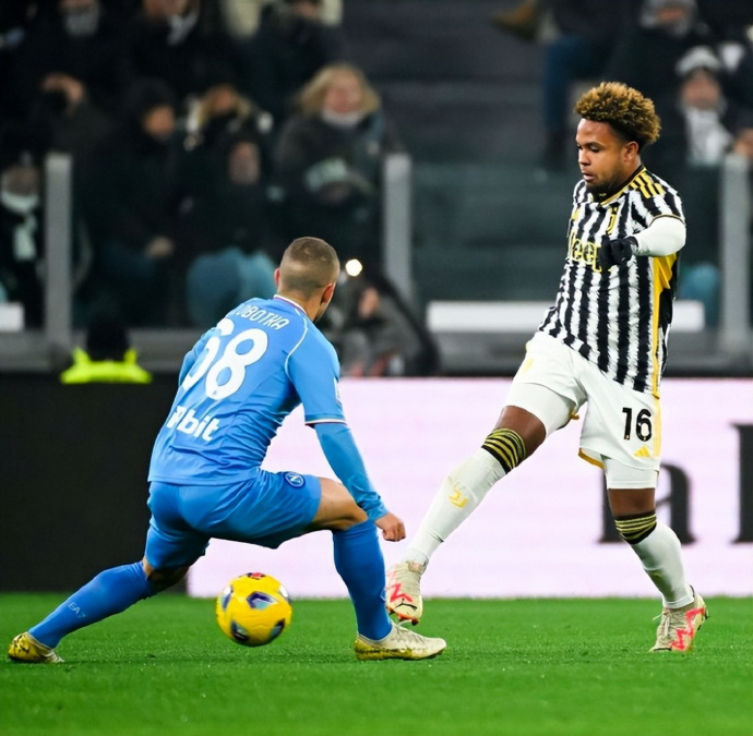 尤文图斯遭遇惨败，被罗马逆转