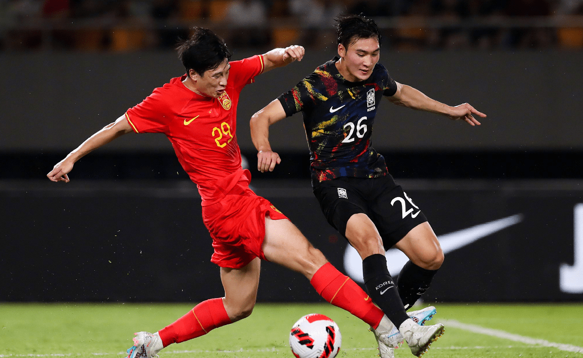 亚洲球员在国际足球赛场上崭露头角