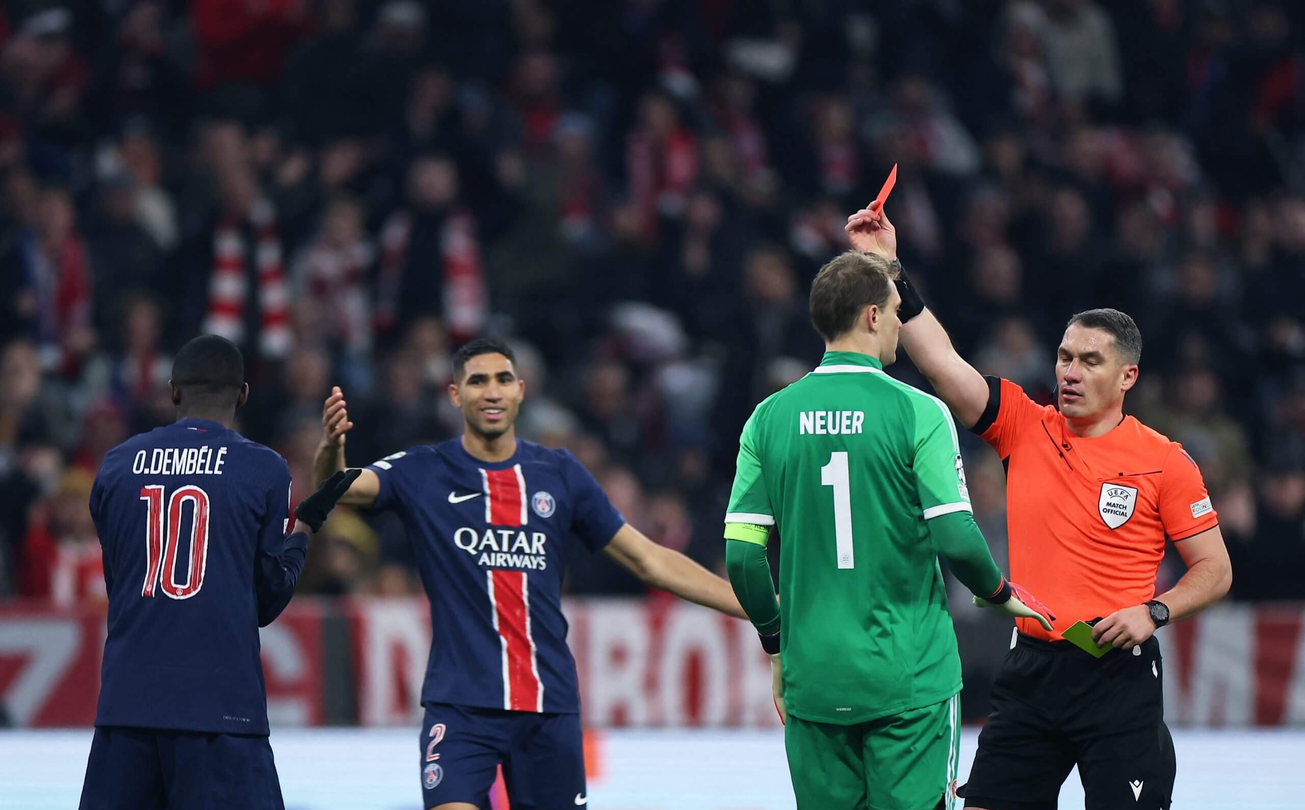 巴黎圣日耳曼力克曼联，锁定欧冠小组第一