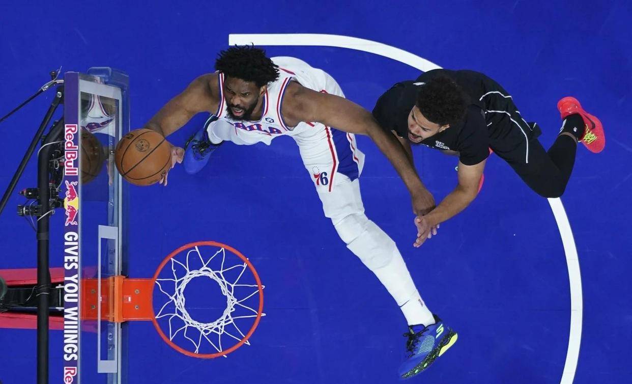 乔尔恩比德再现大号三双,压哨绝杀完成逆转 乔尔恩比德再现大号三双,压哨绝杀完成逆转